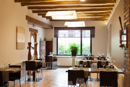 Restaurant. Hostal Roma
