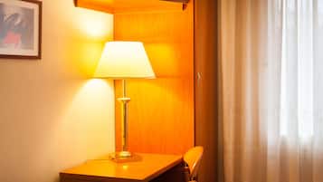 標準單人房 | 書桌、手提電腦工作空間、隔音、免費 Wi-Fi