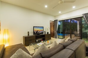 Comfort Villa | Garden view - West Facing 3BR Pool Villa by Intira (Rawai)