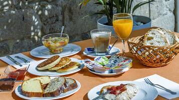 Daily buffet breakfast (EUR 5 per person)