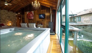 Suite | Badezimmer | Kostenlose Toilettenartikel, Haartrockner, Handtücher, Shampoo