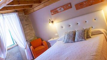 Minibar, desk, free WiFi, bed sheets