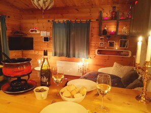 Couples’ dining - Dreamy Garden Lodge Center Berlin (Berlin)