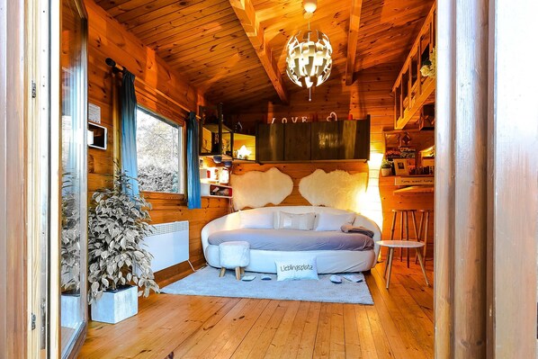 Superior Townhome, 1 King Bed with Sofa bed | Living area | TV - Dreamy Garden Lodge Center Berlin (Berlin)