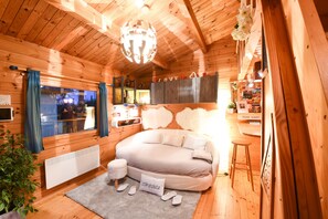 Superior Townhome, 1 King Bed with Sofa bed | Living area