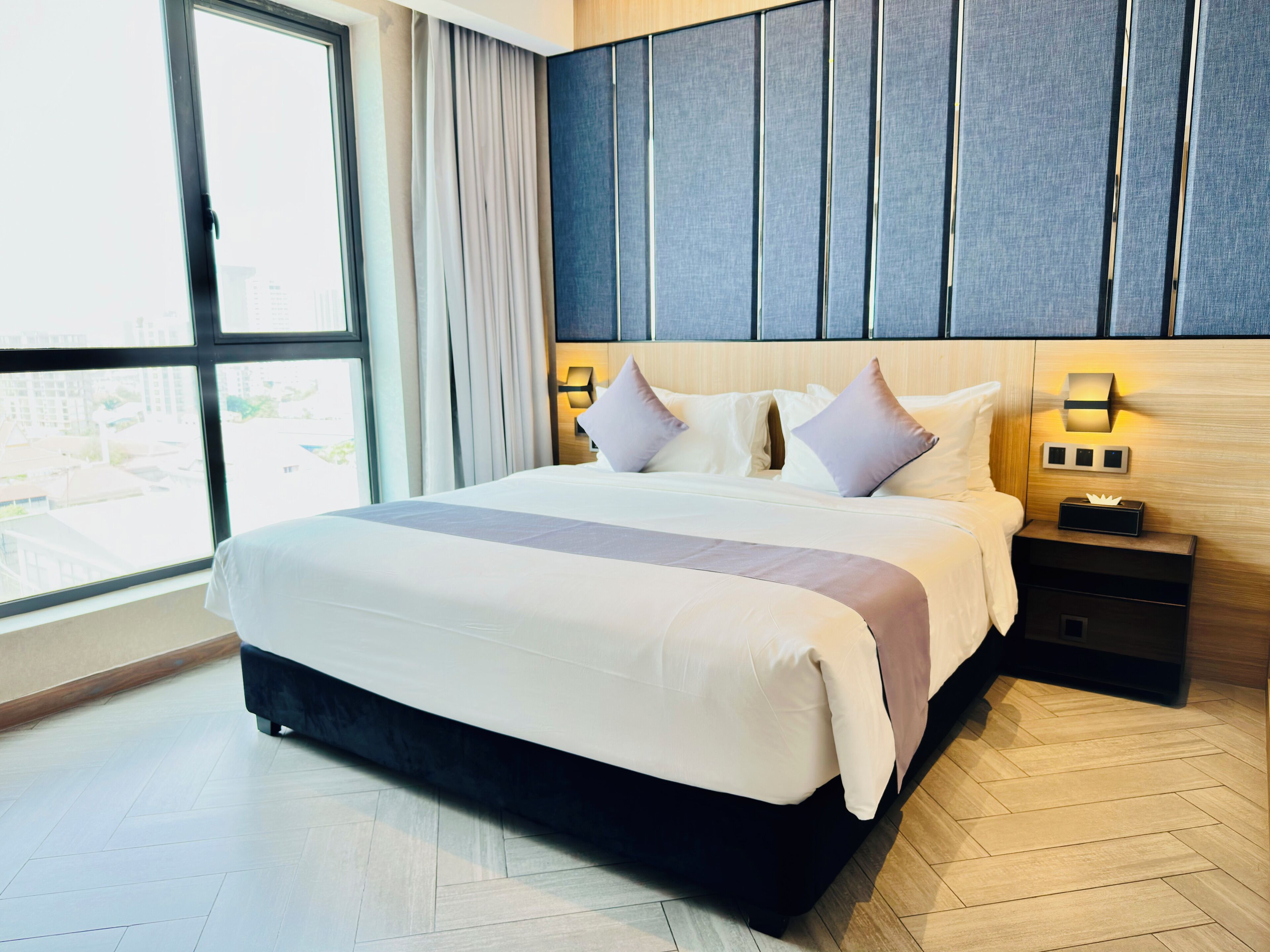 Three Bedrooms Royal Suite - Free Mini Bar | Articles de minibar gratuits, coffre-fort, bureau