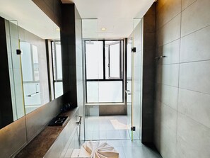 Three Bedrooms Royal Suite - Free Mini Bar | Badezimmer