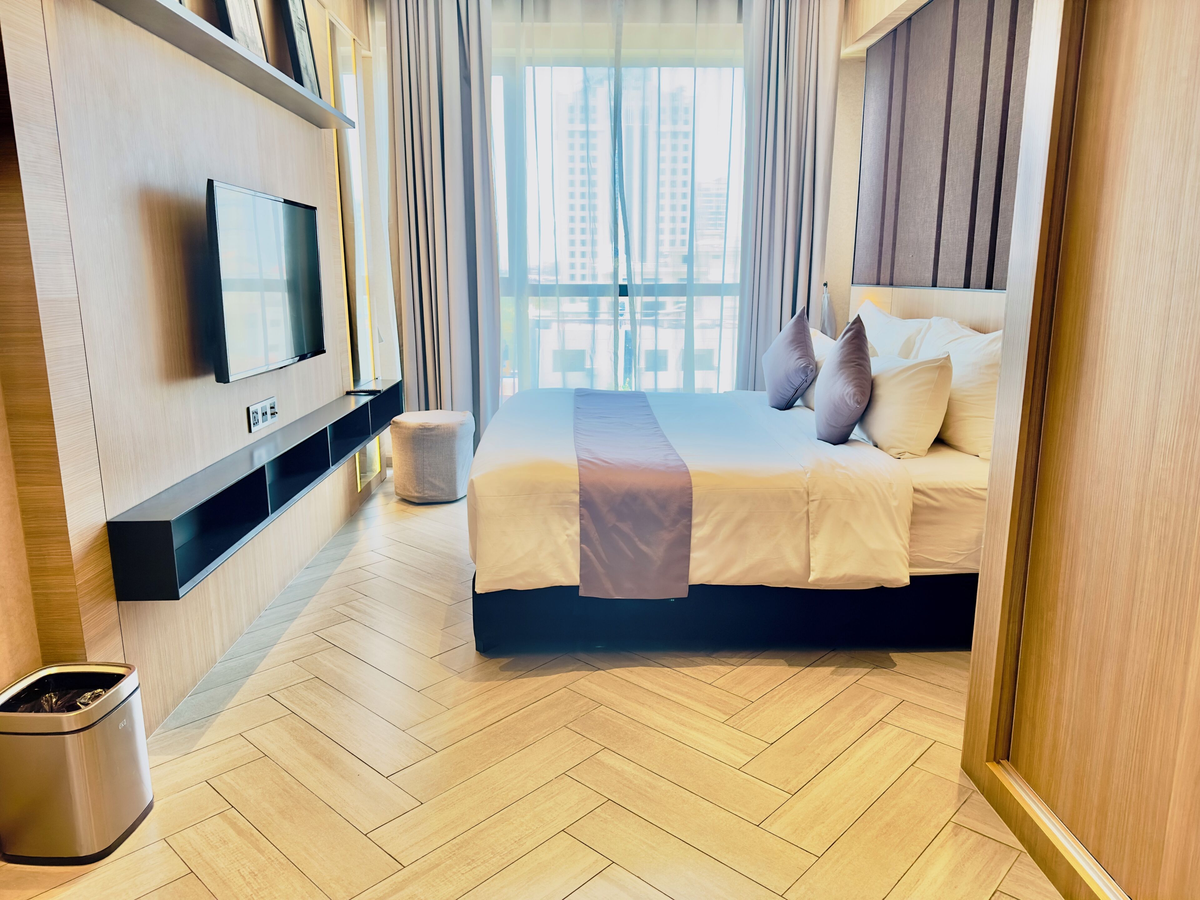 Free minibar, in-room safe, desk, blackout drapes