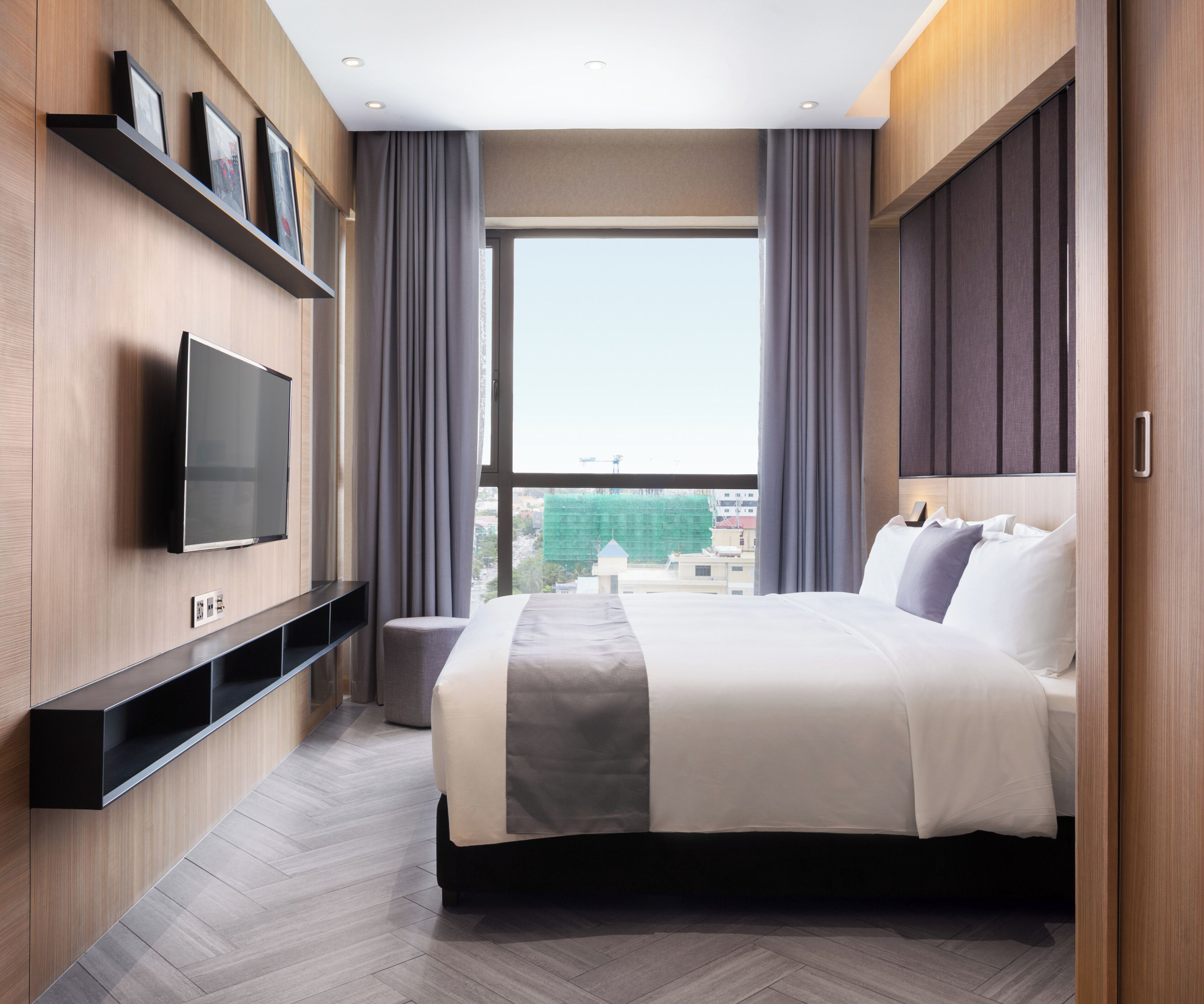 2 Bedrooms Suite - Free Mini Bar | Free minibar, in-room safe, desk, blackout drapes