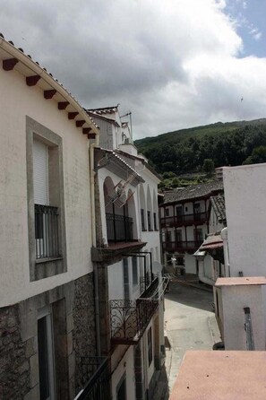 View from property - Emedos Hostel (Banos de Montemayor)