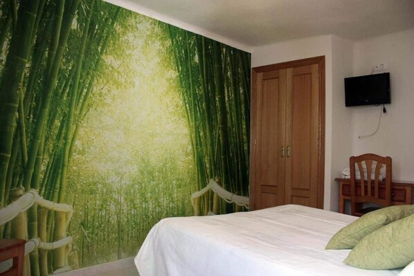 双人房 | 办公桌、免费 WiFi