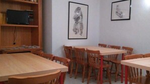 Dining - Emedos Hostel (Banos de Montemayor)