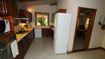 Villa | Private kitchen | Full-sized fridge, microwave, oven, stovetop