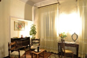 1 bedroom, premium bedding, desk, free cots/infant beds - Il Palazzo Boutique B&B (Montalcino)
