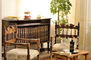 Lobby sitting area - Il Palazzo Boutique B&B (Montalcino)