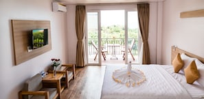 Double Room, Balcony, Ocean View | Minibar, in-room safe, desk, blackout drapes