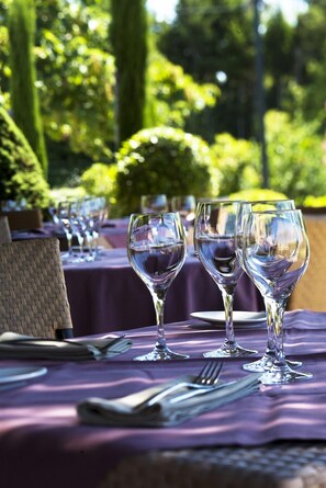 Breakfast, lunch and dinner served - Le Pré Gourmand (Eyragues)