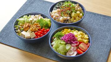 Daily buffet breakfast (JPY 2640 per person)