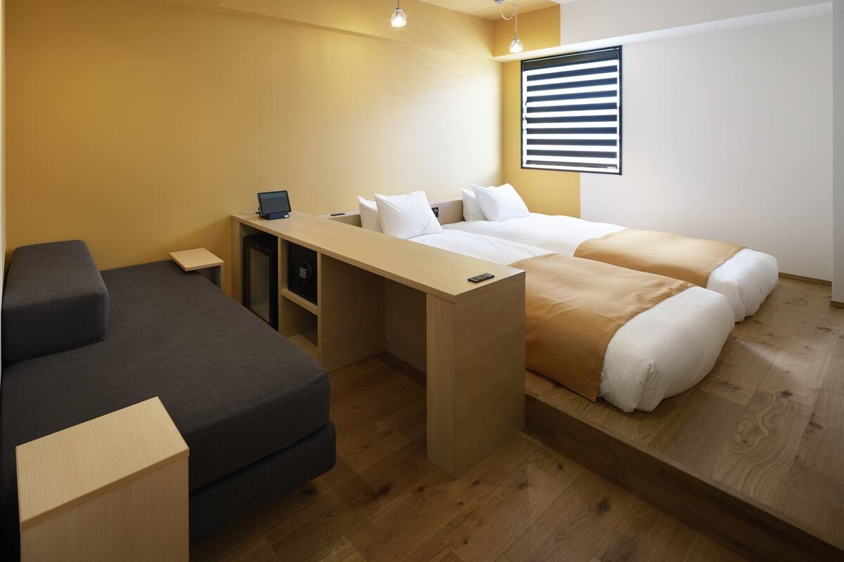 In-room safe, blackout curtains, soundproofing
