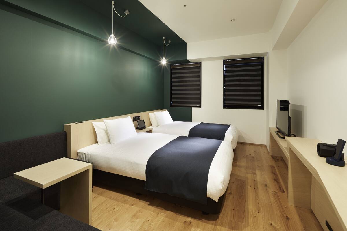 In-room safe, blackout curtains, soundproofing