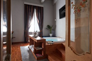 Suite junior, bañera de hidromasaje | Bañera de hidromasaje