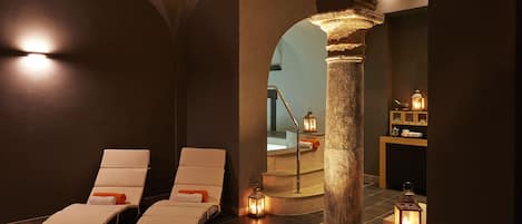 Couples treatment rooms, sauna, hot tub, body treatments, body wraps