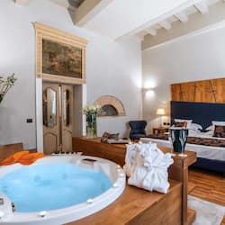 Junior Suite, Jetted Tub | In-room safe, desk, blackout drapes, soundproofing