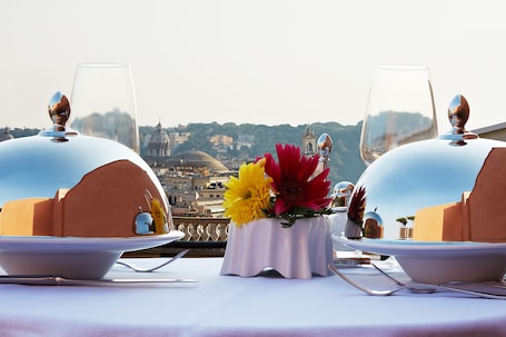 Terrazza/patio. The Code Hotel