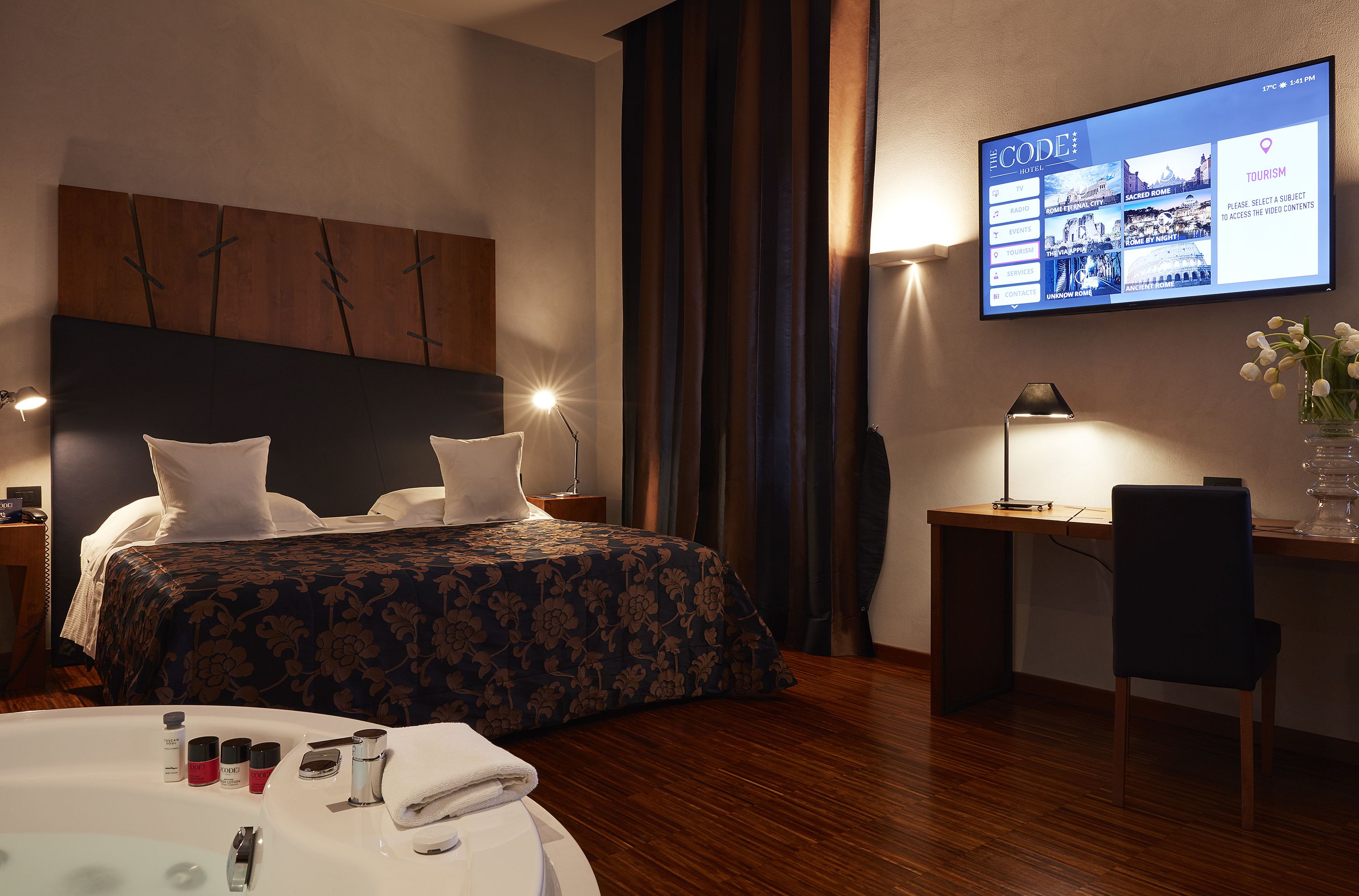 junior suite, jetted tub | in-room safe, desk, blackout curtains, soundproofing