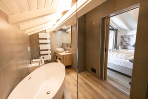 Junior suite | Een bureau, geluiddichte muren, gratis wifi