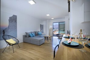 Signature Villa, Private Pool | Living area | Flat-screen TV, DVD player - Seametry Villa (Chania)