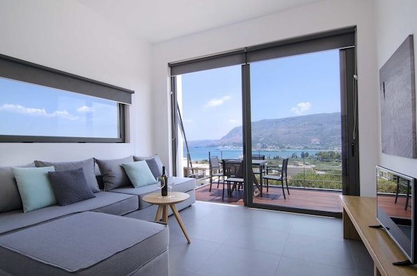 Télévision à écran plat, lecteur de DVD