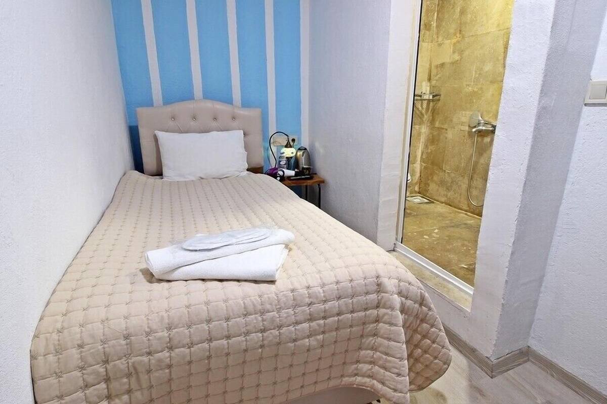 Single Loft Room | Desk, soundproofing, WiFi (free), bed sheets