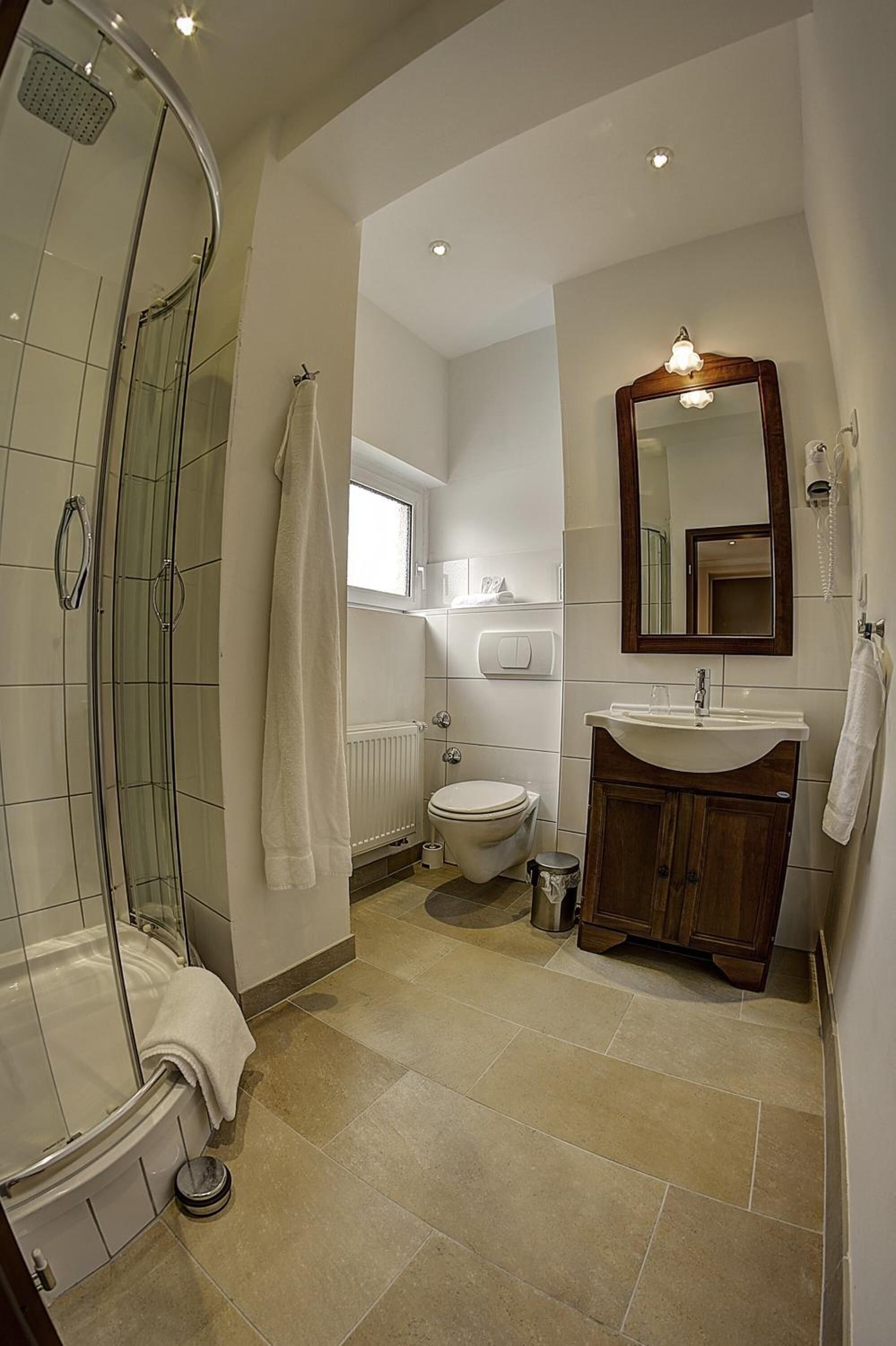 shower, rainfall showerhead, free toiletries, hair dryer