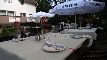 Breakfast, lunch, dinner served; Italian cuisine