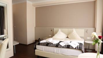 In-room safe, desk, iron/ironing board, free WiFi