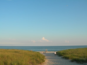 Plage à proximité, chaises longues