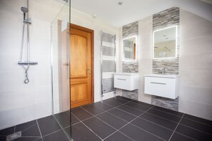 Villa de lujo | Regadera en el baño