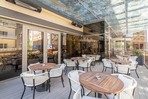 Khu ẩm thực ngoài trời