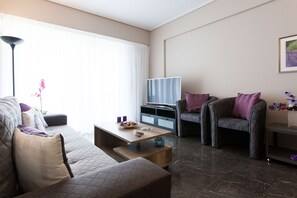 TV - Deluxe 2 bdrm apartment in Voula (Voula)