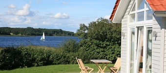Holiday house in direct water situation | Sauna | Whirlpool | Fireplace | Free Wi-Fi