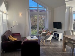 Fernseher, Kamin, DVD-Player, Stereoanlage