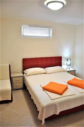 Desk, free WiFi - Apartments Bracanovic (Becici)