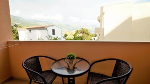 Desk, free WiFi - Apartments Bracanovic (Becici)