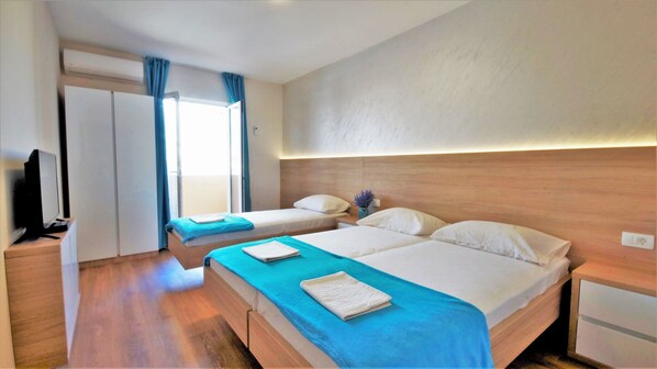 Desk, free WiFi - Apartments Bracanovic (Becici)