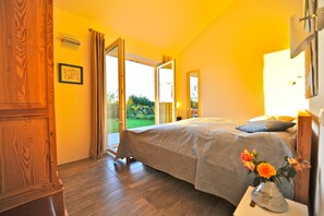 3 Schlafzimmer, Schreibtisch, Bügeleisen/Bügelbrett, WLAN