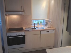 ثلاجة، ميكروويف، فرن، موقد طهي مسطح