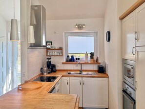 KĂŒhlschrank, Mikrowelle, Ofen, Herdplatte