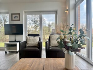 Flachbildfernseher, Kamin, DVD-Player, Stereoanlage