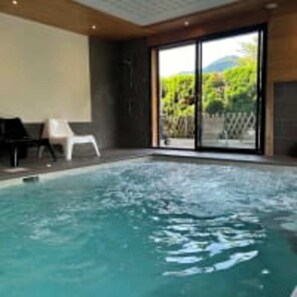 Piscina coperta, una piscina riscaldata